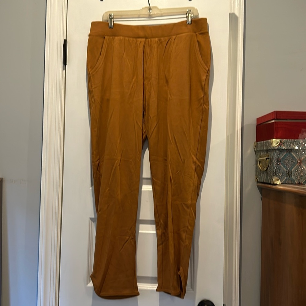 NWT pact women’s airplane tulip hem pant